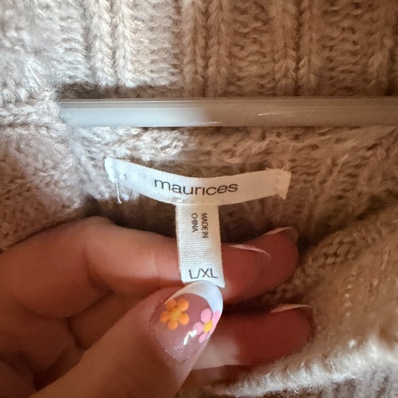 Maurice’s sweater - Picture 2 of 2